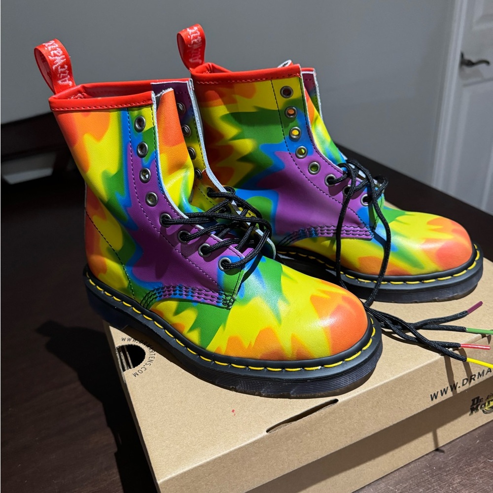 ❤️ BNIB “Authentic Dr. Martens Air Wair tie dye look boots” ❤️